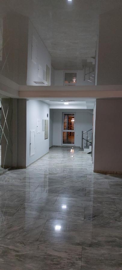 Новые Апартаменты Lux キシナウ エクステリア 写真